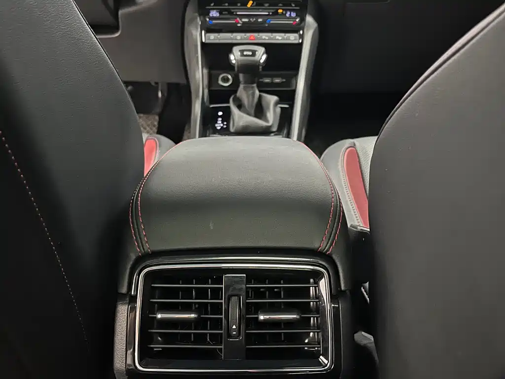 Skoda Karoq 2023 — фото 10