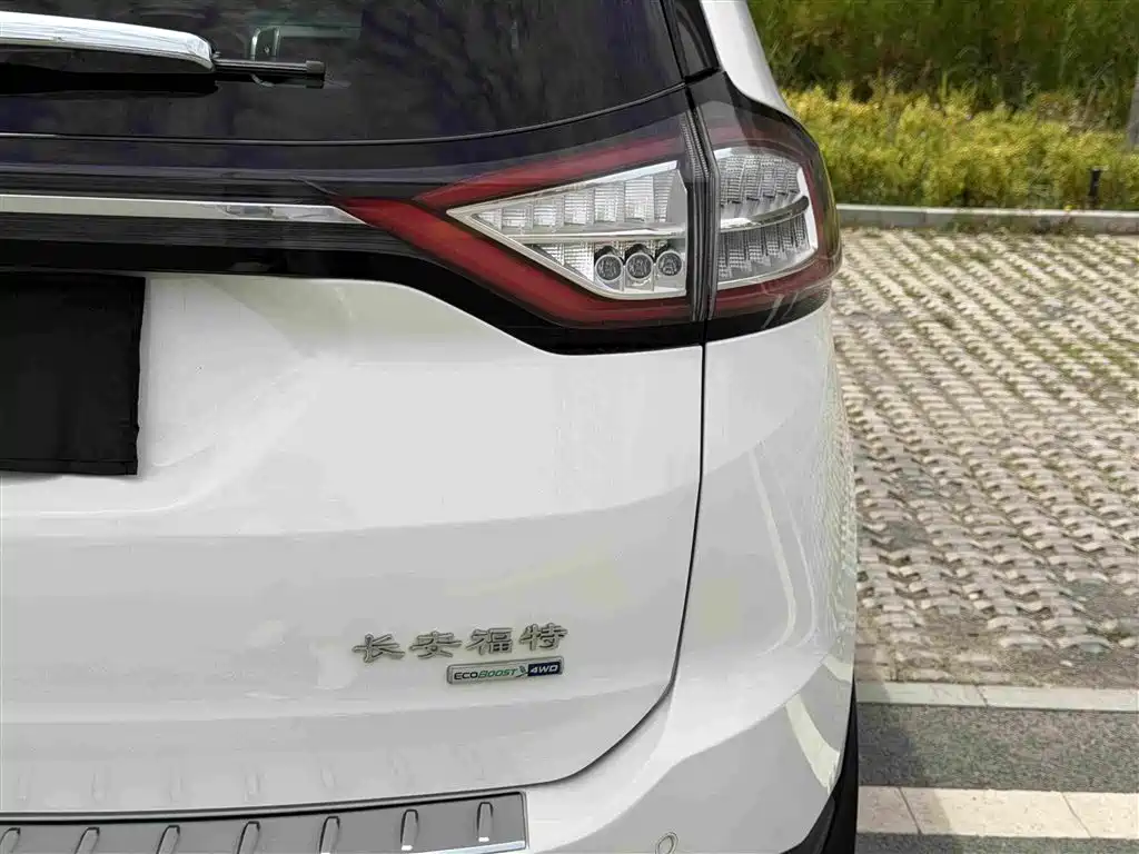 Ford Edge 2019 — фото 17