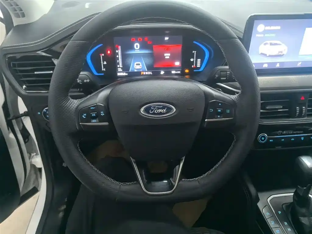 Ford Focus 2021 — фото 11