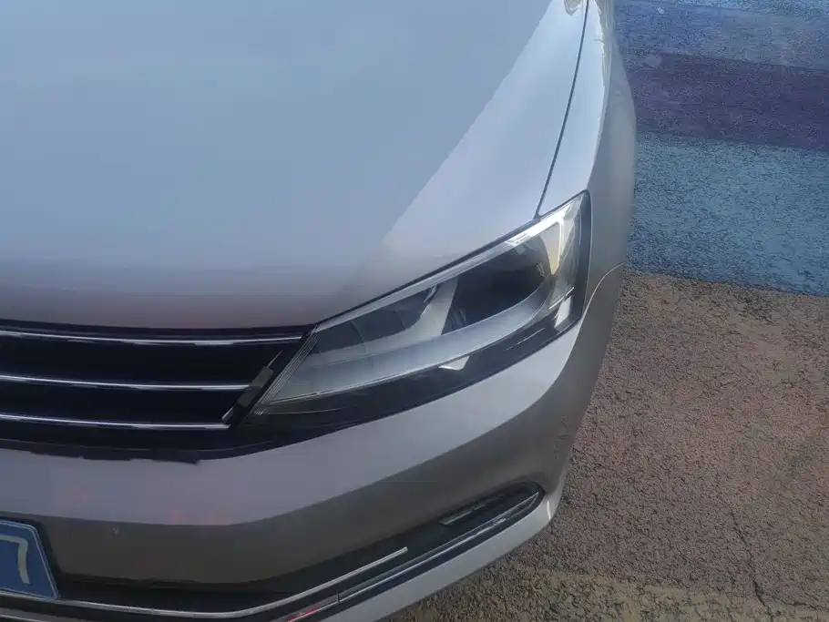 Volkswagen Sagitar 2016