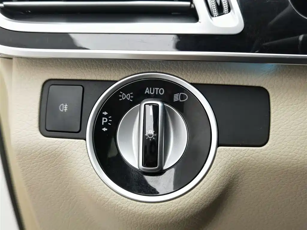 Mercedes-Benz E-Class 2015 — фото 21