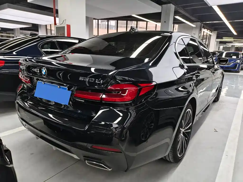 BMW 5 Series 2022 — фото 12