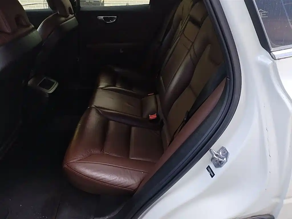 Volvo XC60 2020 — фото 24