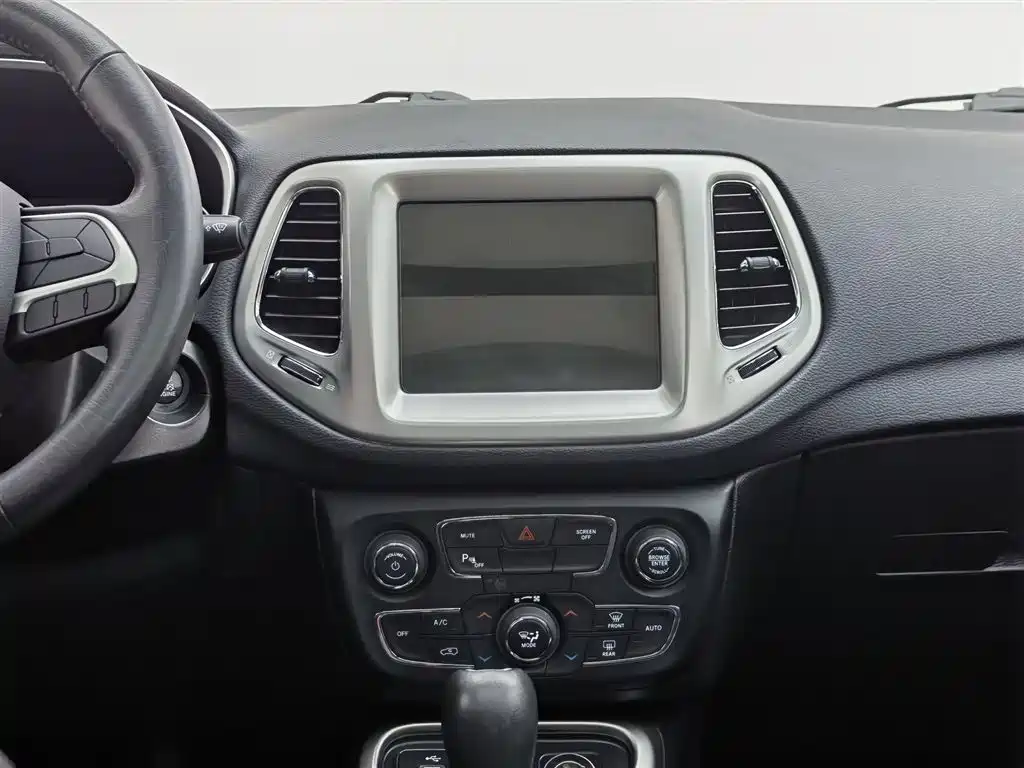 Jeep Compass 2018 — фото 12