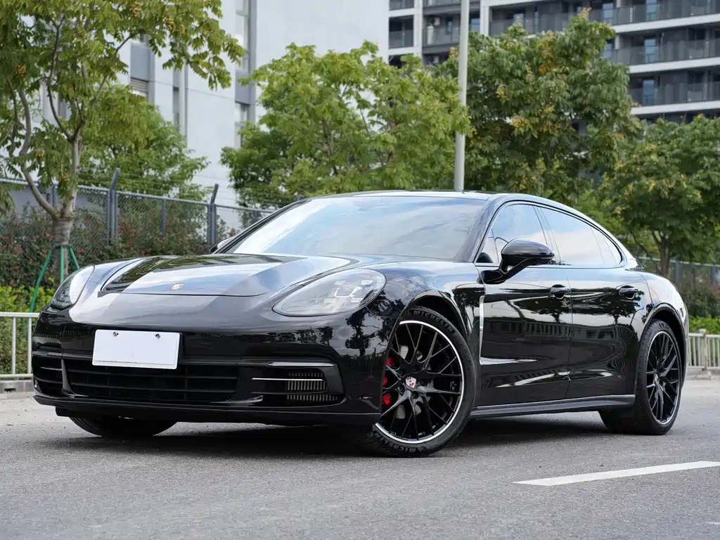 Porsche Panamera 2019 — фото 1