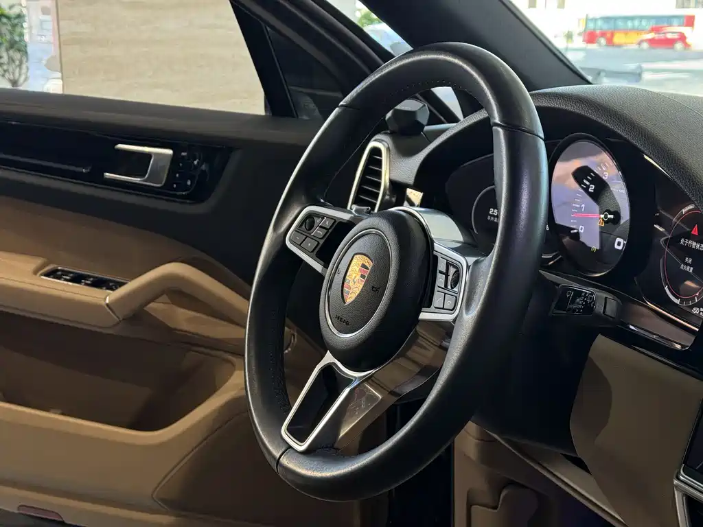 Porsche Cayenne 2018 — фото 15
