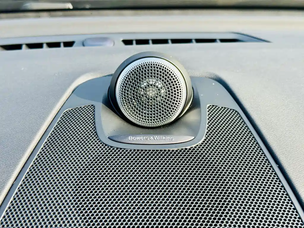 Volvo XC60 2023 — фото 11