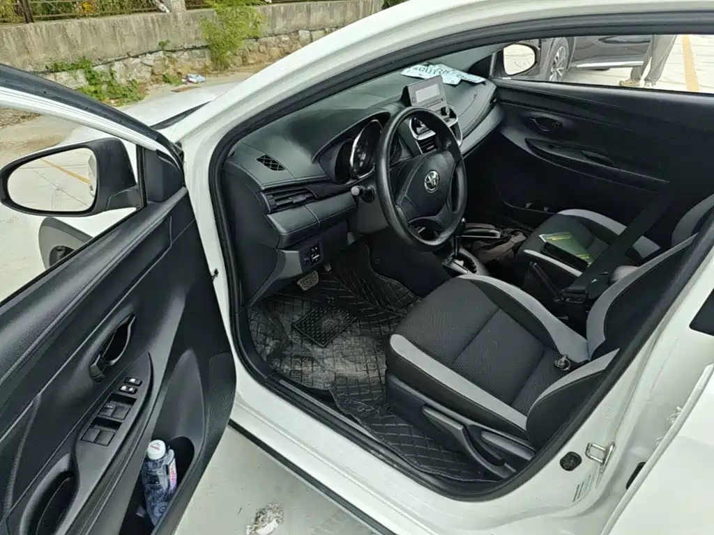 Toyota Yaris L 2021 — фото 16
