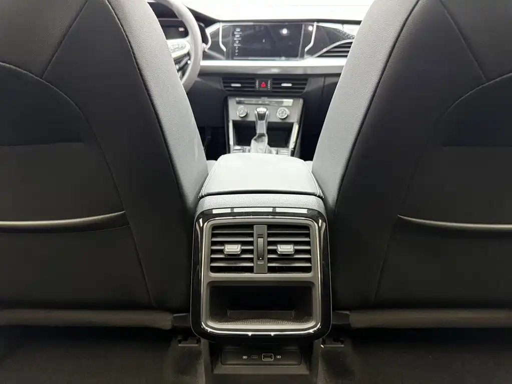 Volkswagen Passat 2022 — фото 14