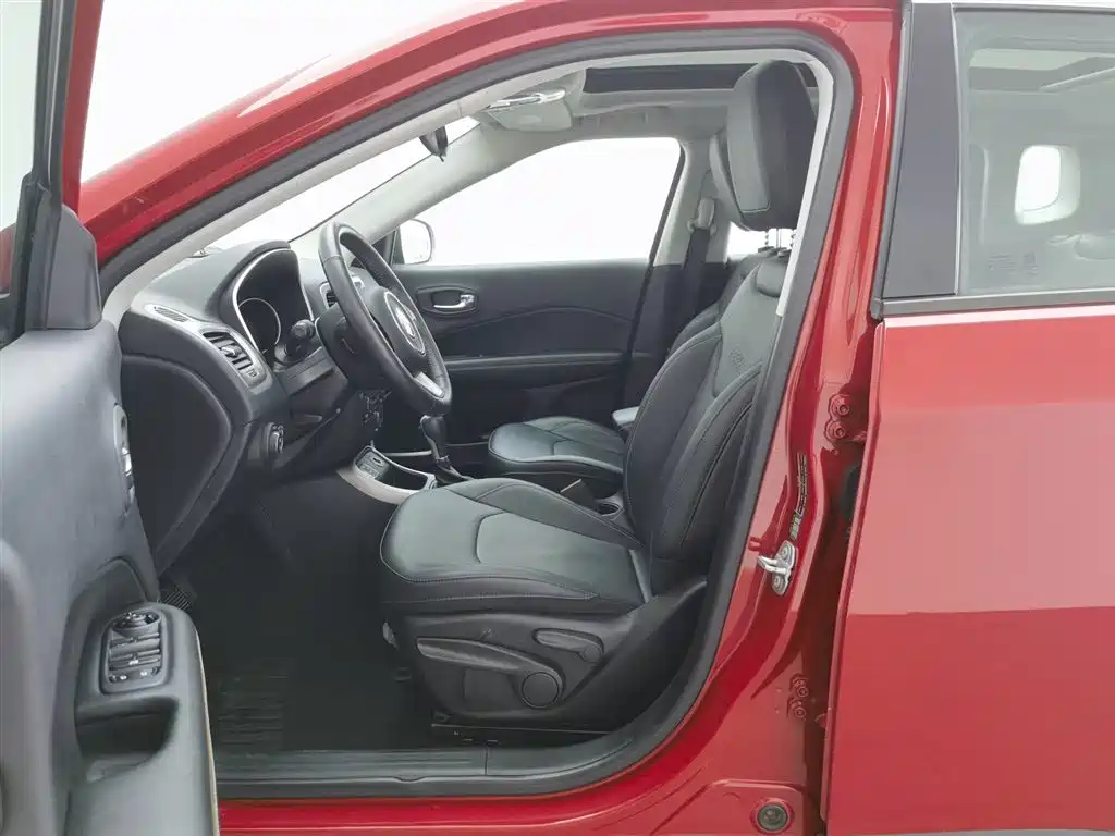 Jeep Compass 2018 — фото 10