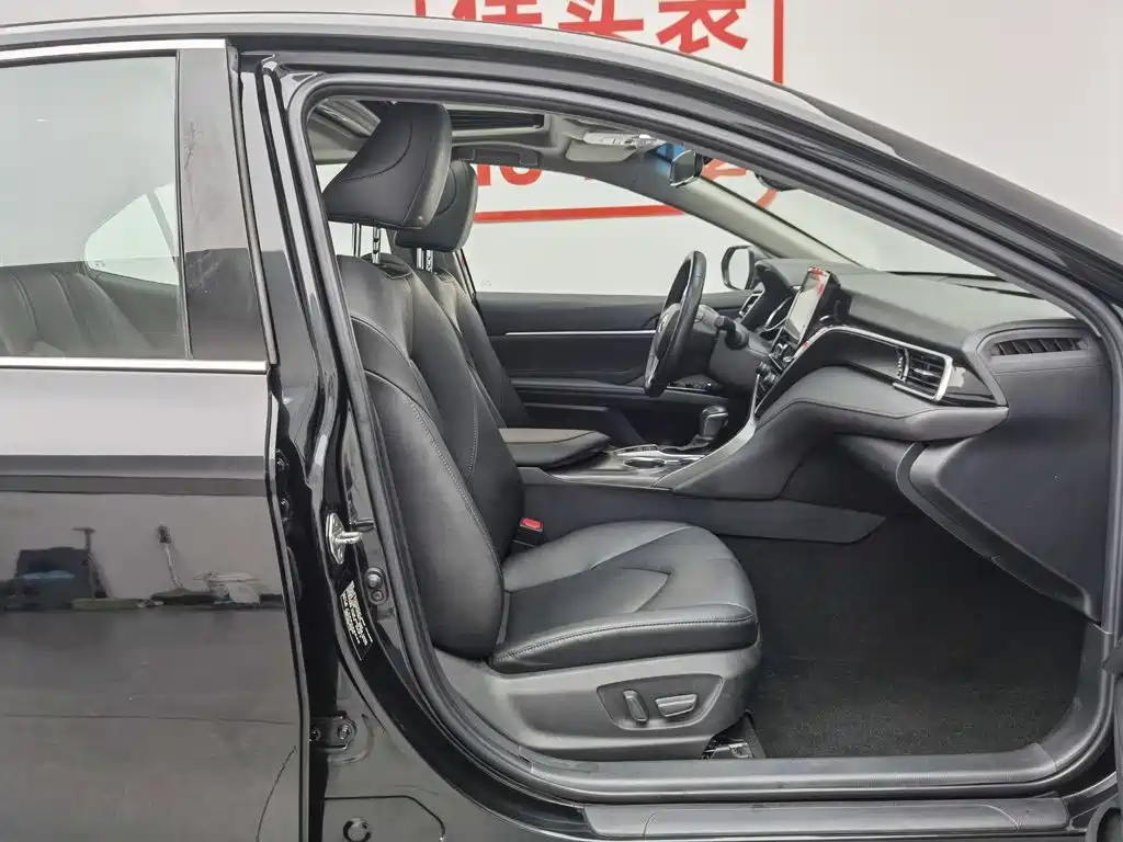 Toyota Camry 2022 — фото 23