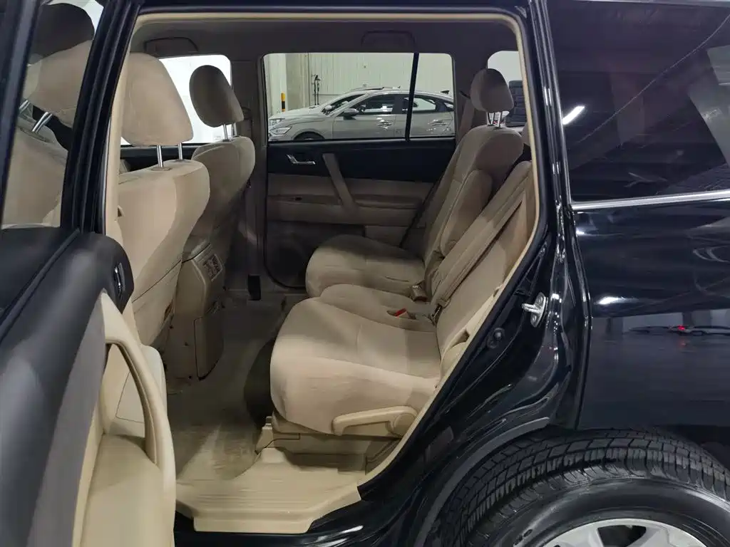 Toyota Highlander 2013 — фото 15
