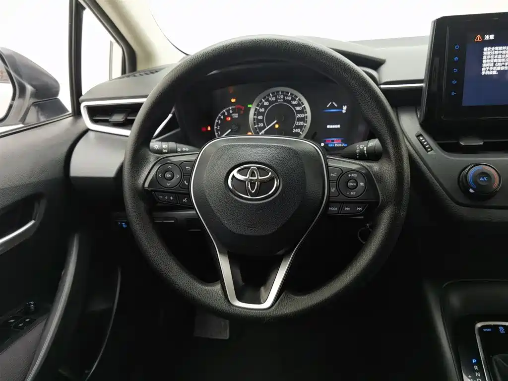 Toyota Corolla 2023 — фото 11