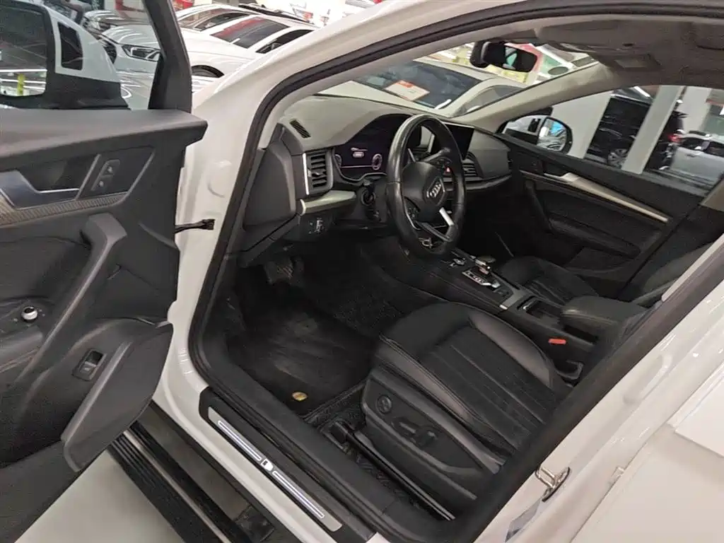 Audi Q5L 2020 — фото 16