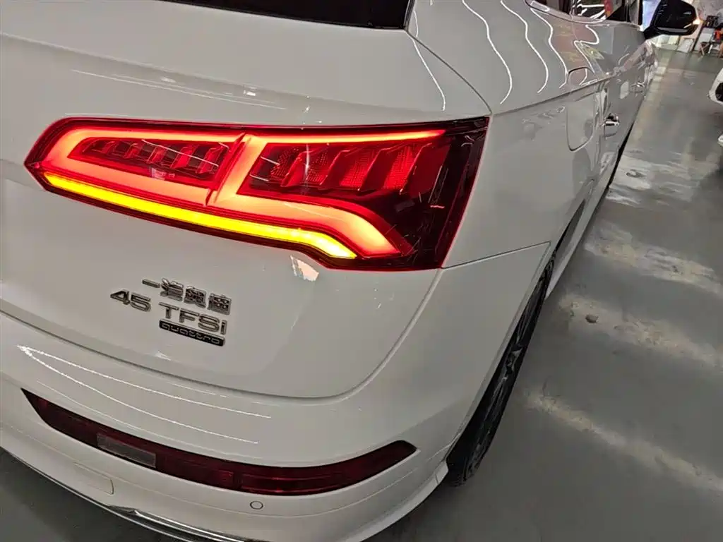 Audi Q5L 2020 — фото 8