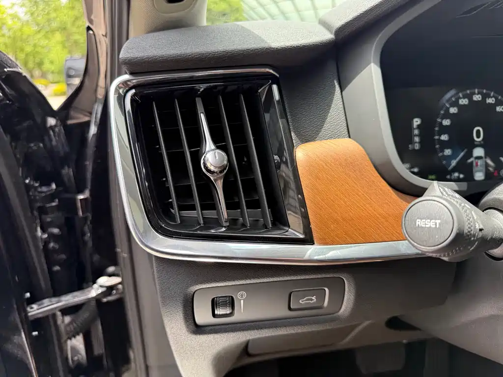 Volvo S90 2018 — фото 21