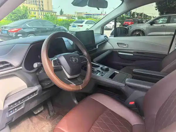 Toyota Sienna 2023