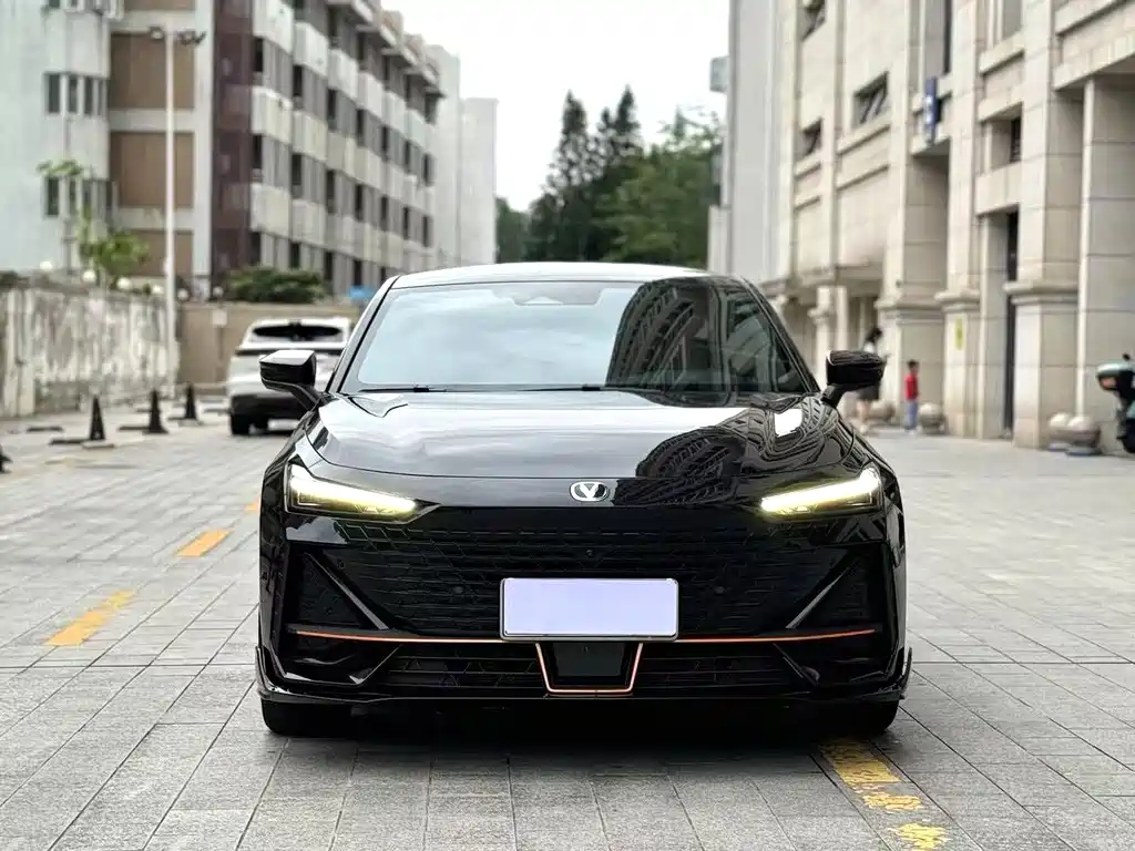 Changan UNI-V 2023 — фото 2