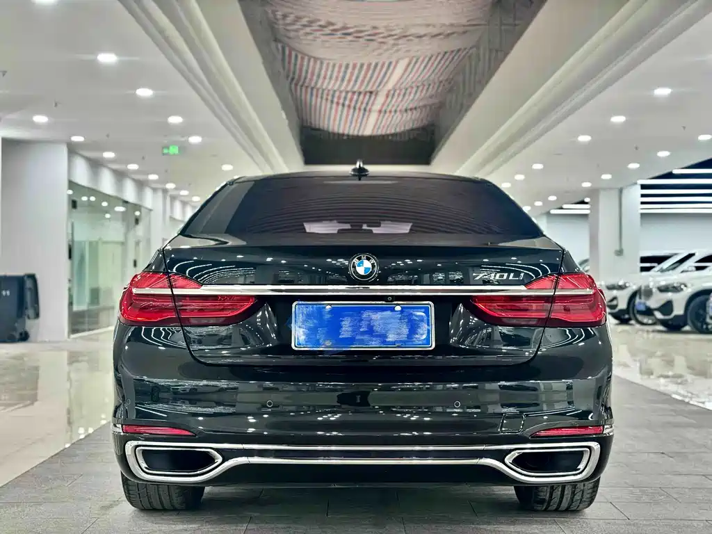 BMW 7 Series 2017 — фото 18