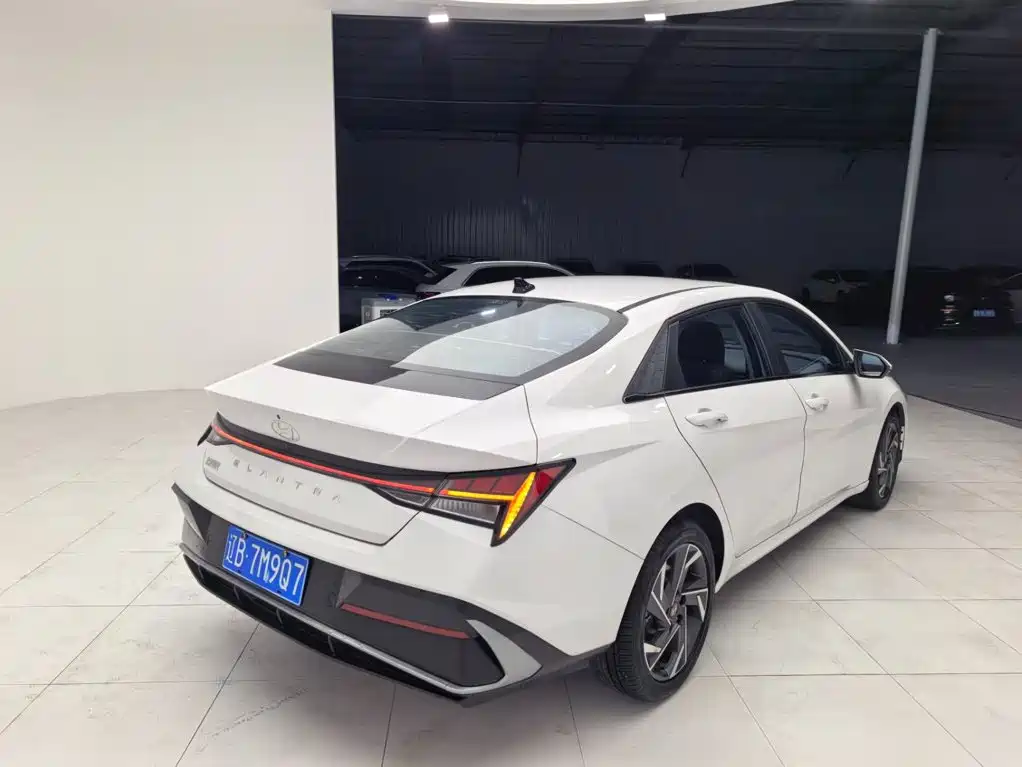 Hyundai Elantra 2023