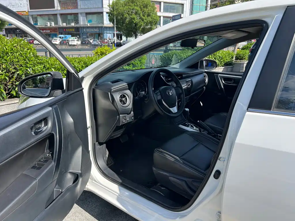 Toyota Corolla 2018 — фото 13