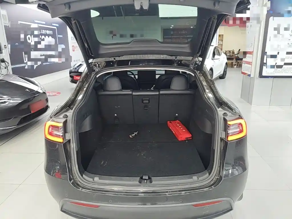 Tesla Model Y 2022 — фото 19