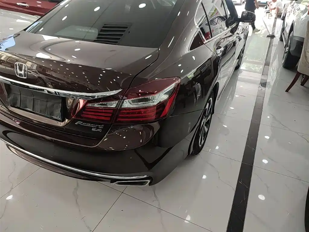 Honda Accord 2017 — фото 8