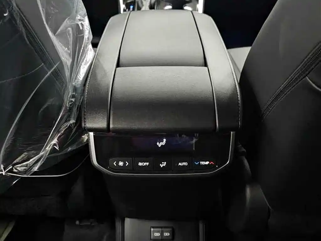 Toyota Crown Kluger 2025 — фото 12