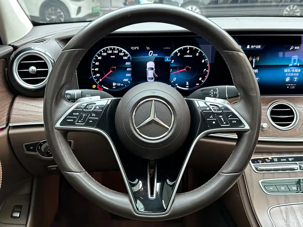 Mercedes-Benz E-Class 2022 — фото 12