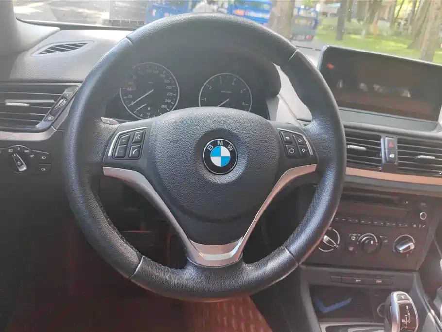 BMW X1 2015 — фото 15