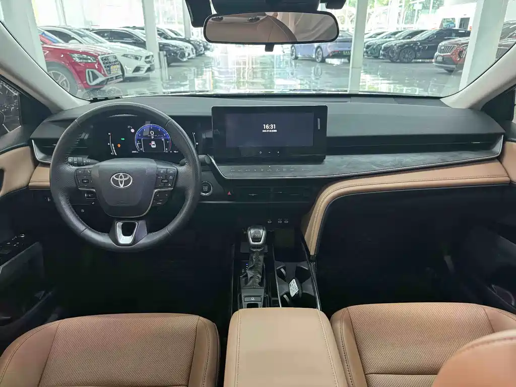 Toyota Camry 2024 — фото 19