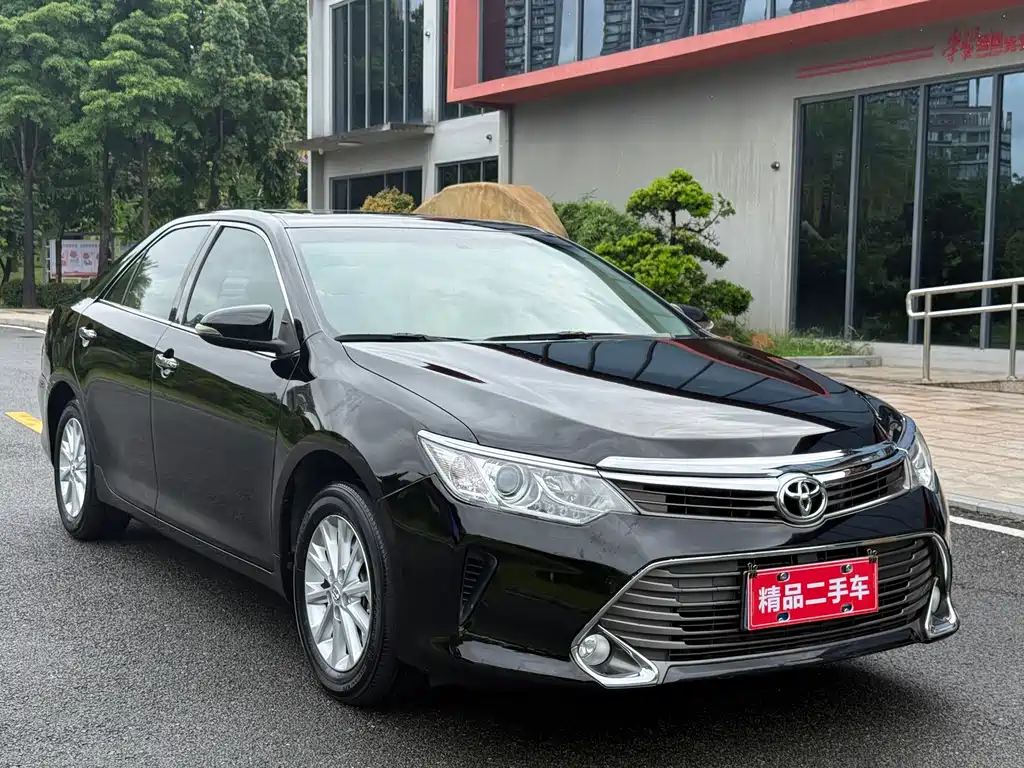 Toyota Camry 2015 — фото 3