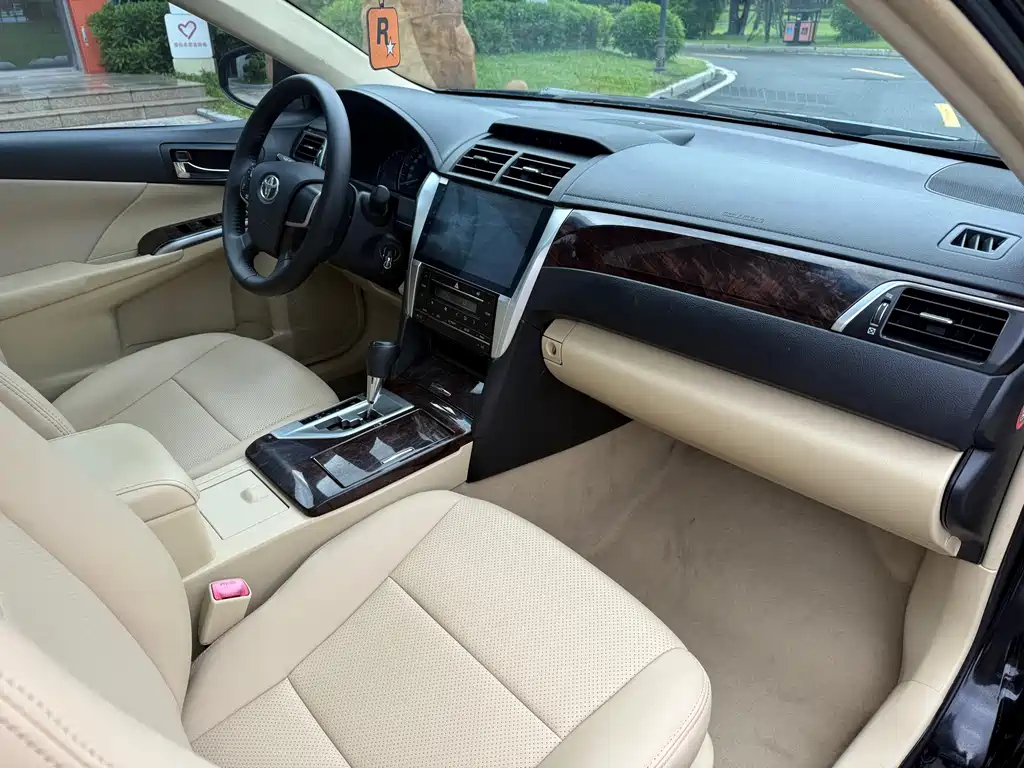 Toyota Camry 2015 — фото 14