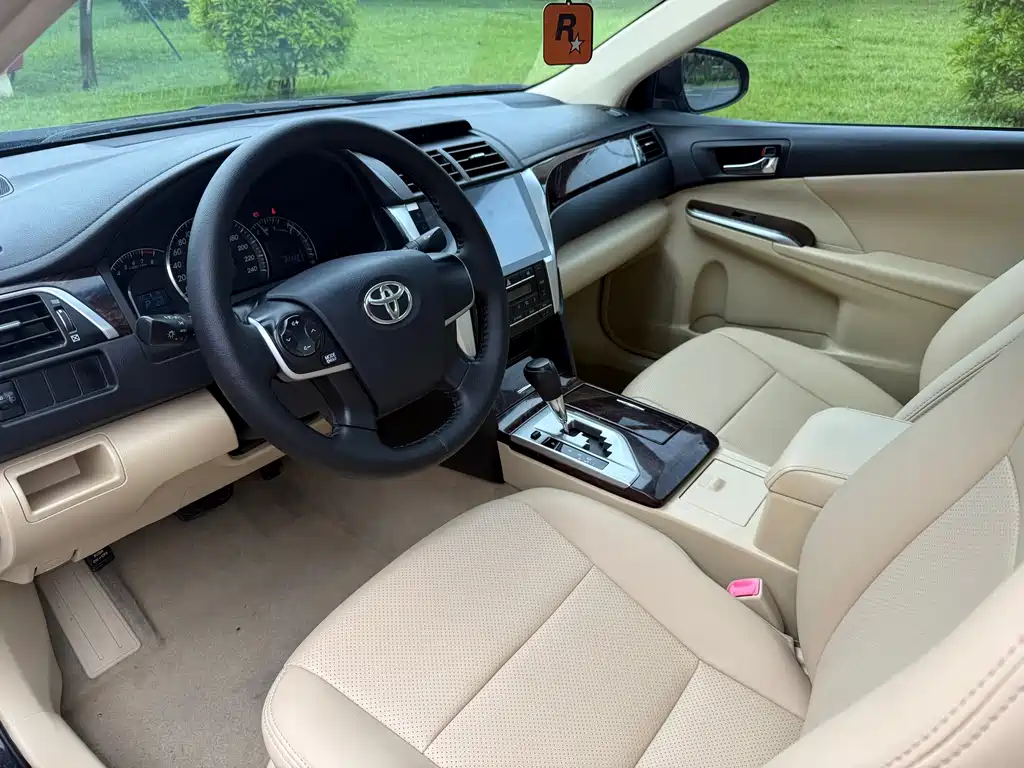 Toyota Camry 2015 — фото 8