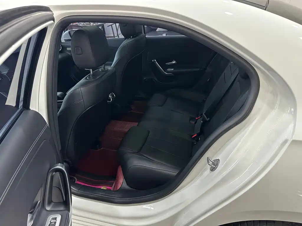 Mercedes-Benz A-Class 2022 — фото 9