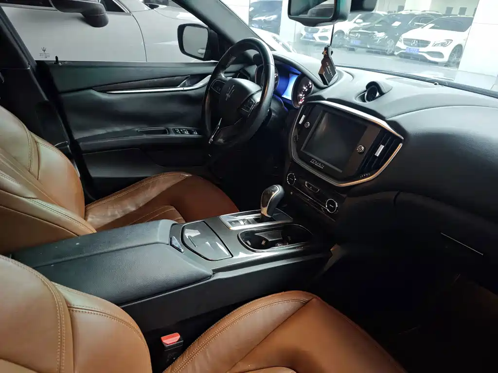 Maserati Ghibli 2014 — фото 9