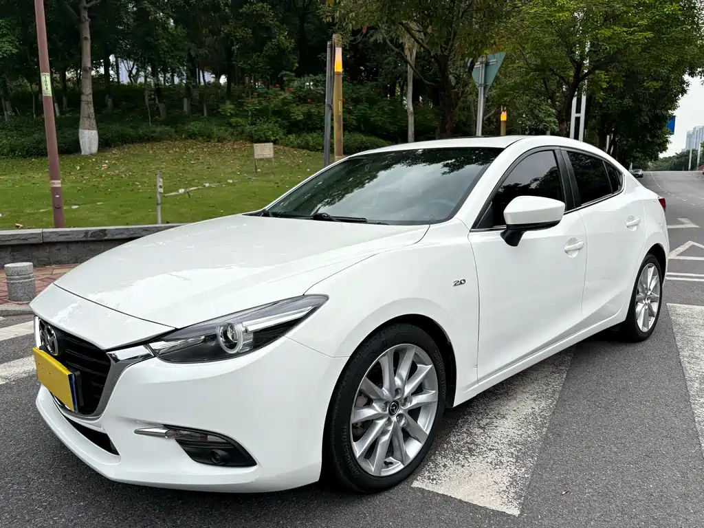 Mazda 3 Axela 2018 — фото 1