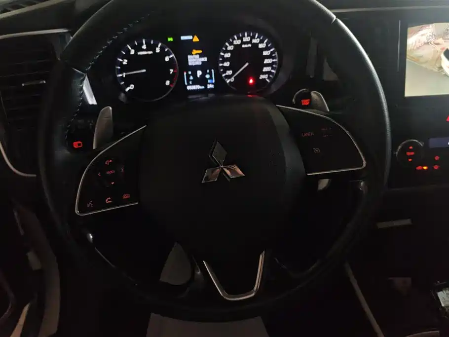 Mitsubishi Outlander 2021 — фото 15