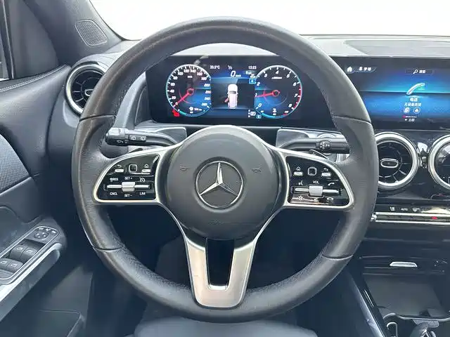 Mercedes-Benz GLB 2024 — фото 13