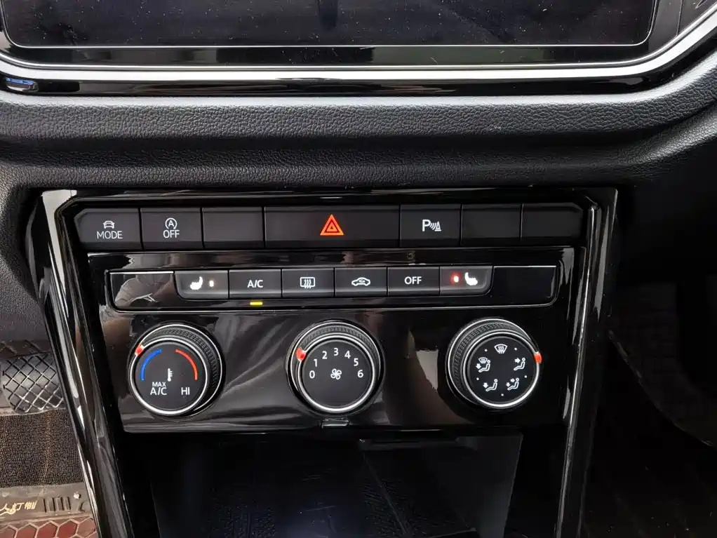 Volkswagen T-Roc 2022 — фото 12