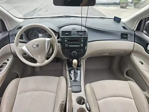 Nissan Tiida 2012