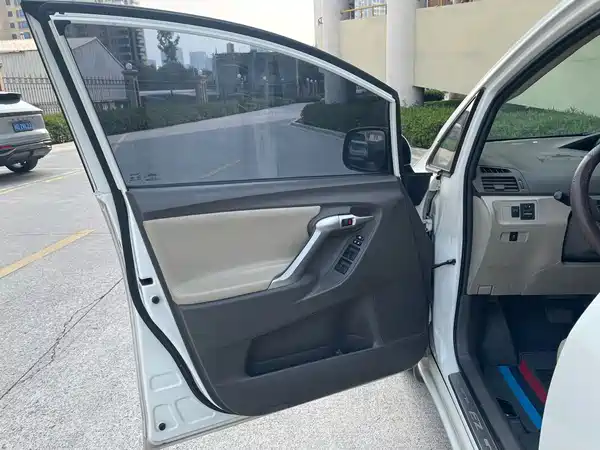 Toyota Yizhi 2011