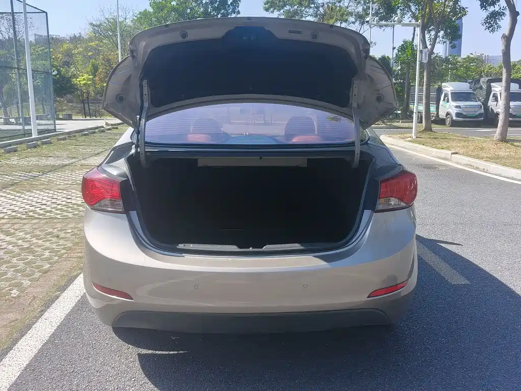 Hyundai Elantra Langdong 2017 — фото 16