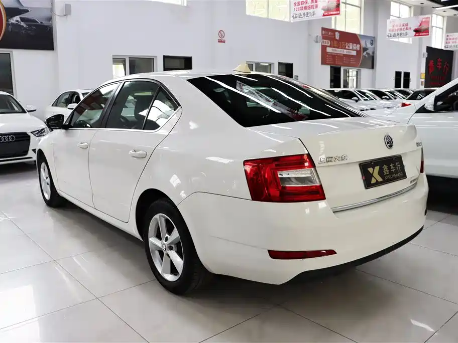 Skoda Octavia 2015 — фото 6