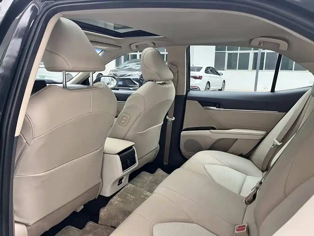 Toyota Camry 2023 — фото 14