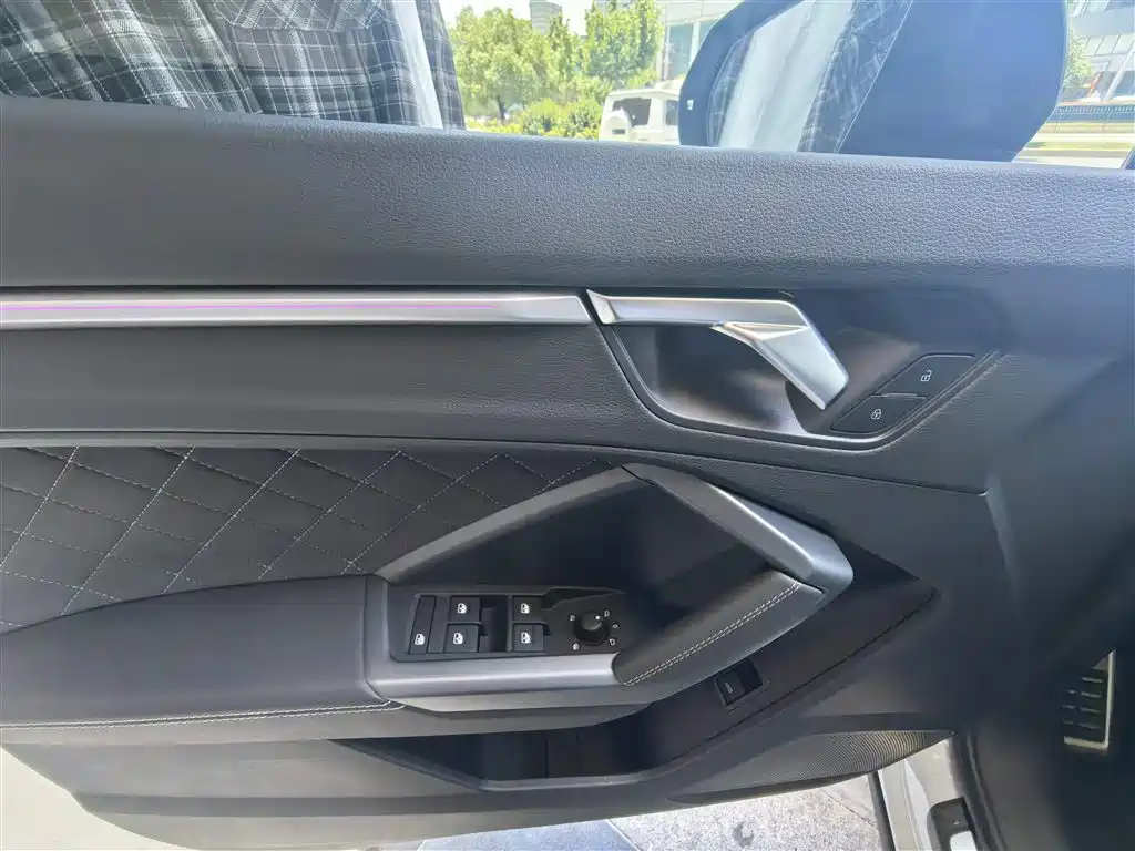 Audi Q3 Sportback 2025 — фото 11