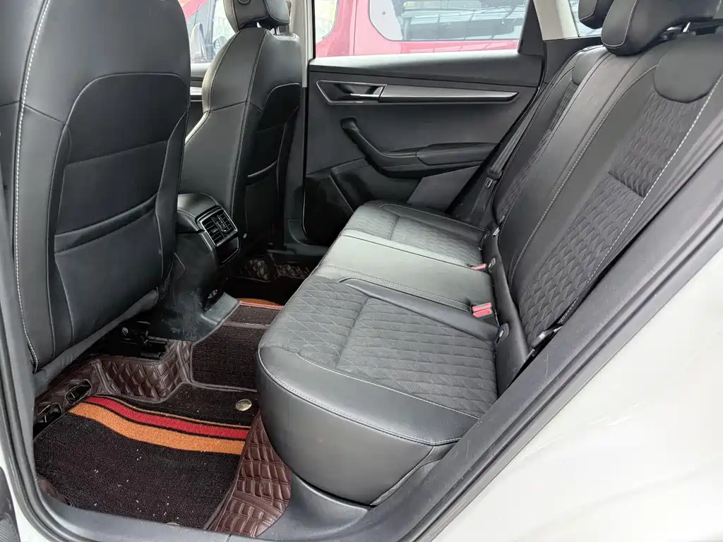 Skoda Karoq 2019 — фото 16