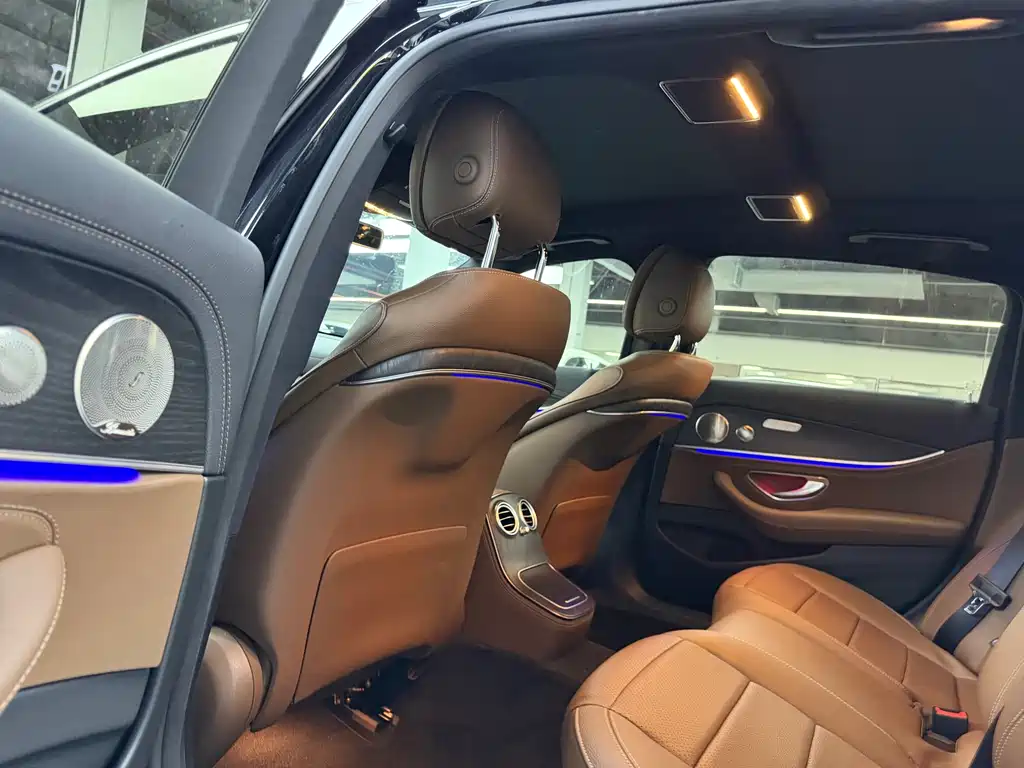 Mercedes-Benz E-Class 2022 — фото 10