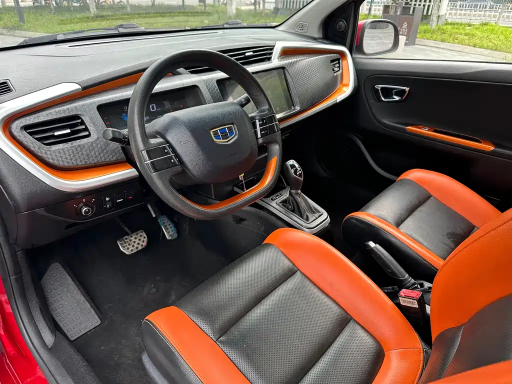 Geely Vision X1 2018 — фото 14