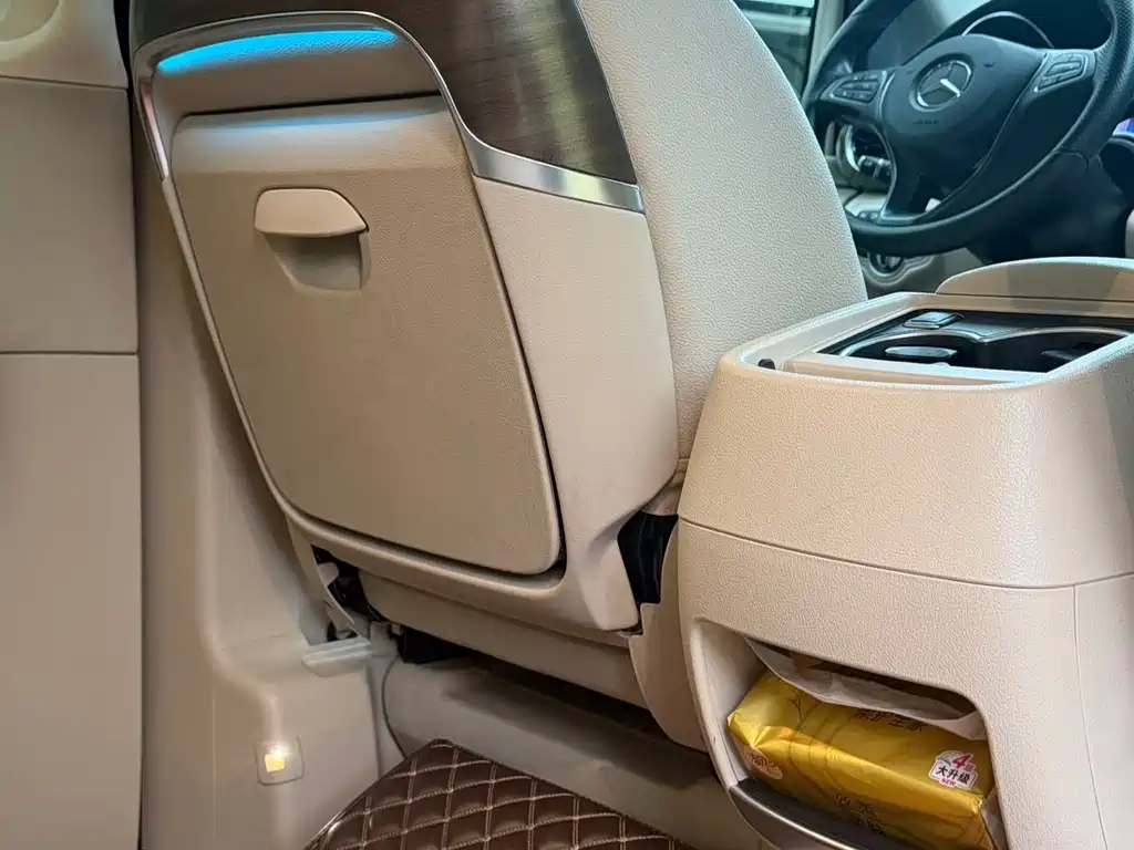 Mercedes-Benz V-Class 2021 — фото 20